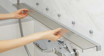 カンタンに壁から取り外して洗えます。